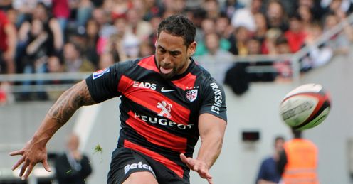 Toulouse s fly half Luke McAlister hits a penalty 2012 Toulouse s fly half Luke McAlister hits a penalty 2012