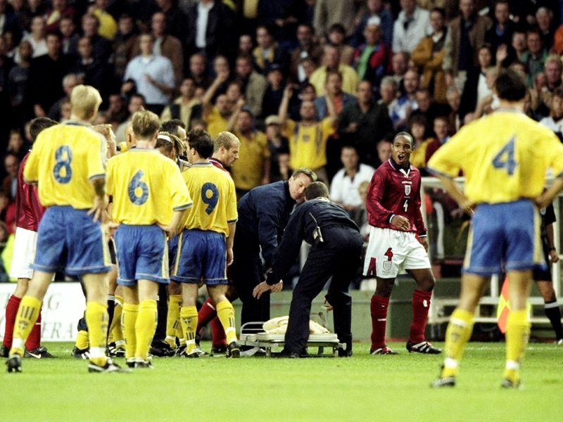 England-Sweden-1998-Paul-INce-sent-off_2780982