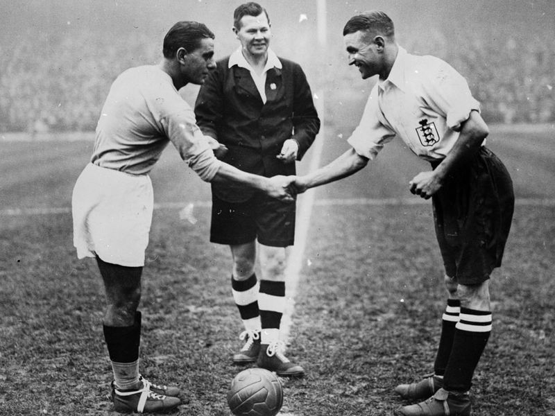 England-v-Italy-Highbury-1934_2785175