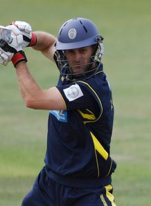 Katich steers Hampshire home