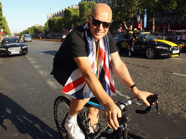 dave-brailsford-celebrates-tour-win-2012_2800084.jpg