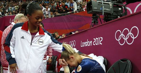 Gabrielle Douglas Victoria Komova Women s Individual All Round Russia London 2012 Olympic Games3