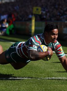 Manu Tuilagi going over for Leicester Tigers