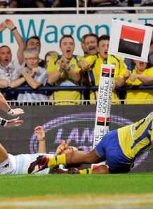 Naipolioni Nalaga scoring in corner for Clermont Naipolioni Nalaga scoring in corner for Clermont