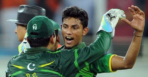 Kamran Akmal Pakistan v Australia