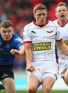 Brian O Driscoll and Rhys Priestland in Scarlets v Leinster game