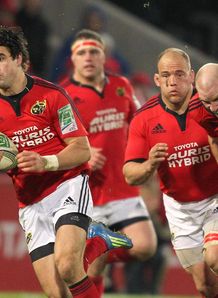 Munster s Conor Murray L escapes the tackle Munster s Conor Murray L escapes the tackle