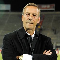 Neeskens: Cautious