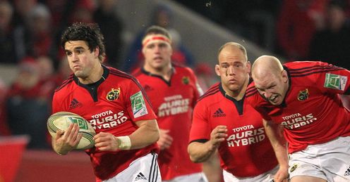 Munster s Conor Murray L escapes the tackle Munster s Conor Murray L escapes the tackle