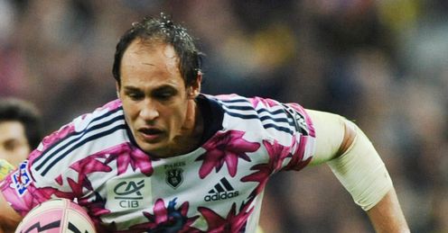 Stade Francais s captain Sergio Parisse 8 breaks Stade Francais s captain Sergio Parisse 8 breaks