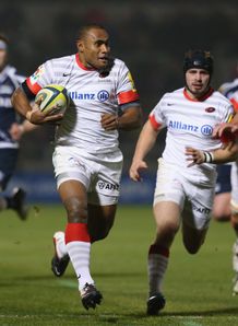 Kameli Ratuvou of Saracens breaks through the Sale Sharks defence to score