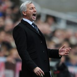 Pardew: Board has his back