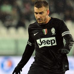 Bendtner: Thigh surgery