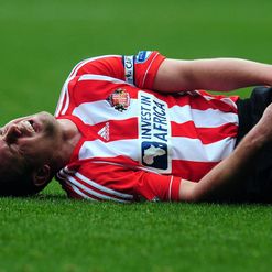 Cattermole: Nursing knee injury