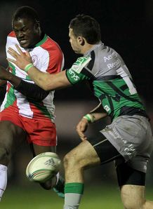 SKY_MOBILE Robbie Henshaw Connacht tackling Takudzwa Ngwenya Biarritz SKY_MOBILE Robbie Henshaw Connacht tackling Takudzwa Ngwenya Biarritz