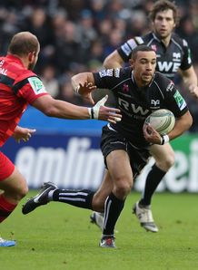 Ospreys wing Eli Walker in open space in Heineken Cup Ospreys wing Eli Walker in open space in Heineken Cup