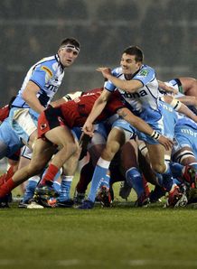 Sale Sharks number 8 Richie Vernon