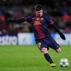 Messi: Knock to the knee