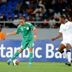 Sunzu (R): Battles for possession