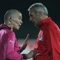 Gomes & Middendorp clash