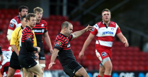 Charlie Hodgson kicking from hand for Saracens Charlie Hodgson kicking from hand for Saracens