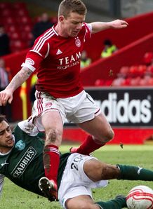 SPL: Aberdeen drew 0-0 with Hibernian at Pittodrie, where Niall McGinn missed a first-half penalty