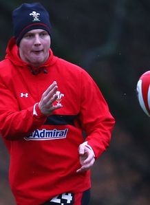 SKY_MOBILE Dan Biggar Wales