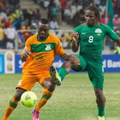 Mayuka and Koulibalyl battle for the ball