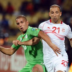 Mouelhi and Feghouli tussle for possession