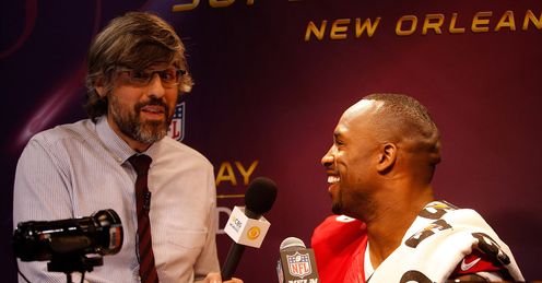 Vernon Davis Mo Rocca Super Bowl media day
