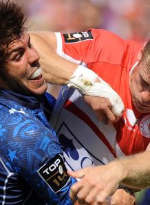 Biarritz s fullback Iain Balshaw R vies with Montpellier s fullback Jean baptiste Peyras Biarritz s fullback Iain Balshaw R vies with Montpellier s fullback Jean baptiste Peyras