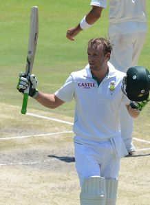 South Africa win the first Test against Pakistan by 211 runs
