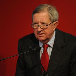 Peter Hill-Wood: Moving ease fans' fears