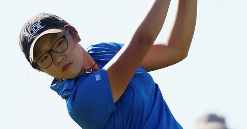 Ko: Shares a one-shot lead
