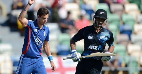Steven Finn Grant Elliott England v New Zealand third ODI