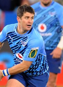 Morne Steyn passing for Bulls Morne Steyn passing for Bulls