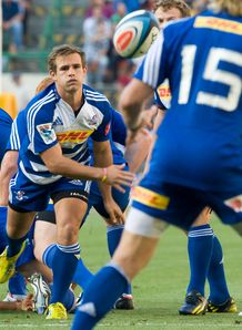 Stormers scrum half Nic Groom passing Stormers scrum half Nic Groom passing