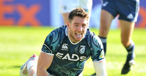 Alex Cuthbert scoring for Cardiff Blues Alex Cuthbert scoring for Cardiff Blues