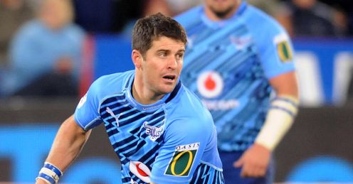 Morne Steyn passing for Bulls Morne Steyn passing for Bulls