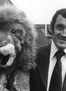 1977 - British Lions captain Phil Bennett 1977 - British Lions captain Phil Bennett