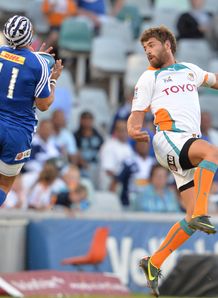 Gio Aplon and Willie le Roux in the air Gio Aplon and Willie le Roux in the air