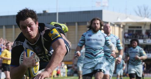 Francois Louw of Bath dives over Francois Louw of Bath dives over