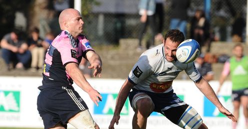 Stade Francais Felipe Contepomi L passes v agen Stade Francais Felipe Contepomi L passes v agen