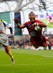 Toulon player Delon Armitage dives in for a try watched by Brock James of Clermont