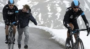 Dario Calaldo and Salvatore Puccio rode through thick snow on stage 15 of the Giro d'Italia