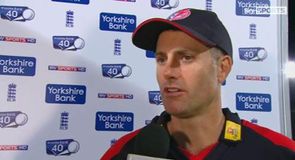 Hampshire ease to victory