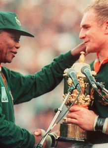 SKY_MOBILE GALLERY IMAGE Nelson Mandela and Francois Pienaar South Africa win Rugby World Cup 1995 SKY_MOBILE GALLERY IMAGE Nelson Mandela and Francois Pienaar South Africa win Rugby World Cup 1995