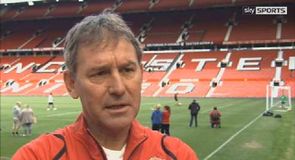 Robson urges Rooney to stay
