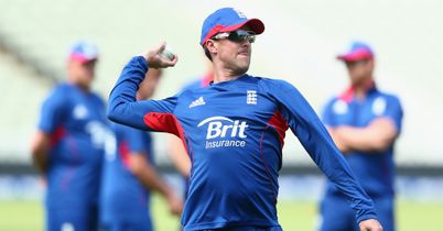 Alastair Cook: England will not take risks with spinner Graeme Swann ahead of Ashes