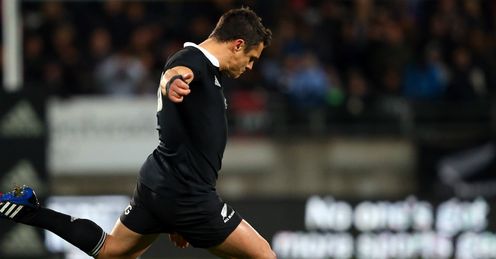 Dan Carter scores penalty for New Zealand against France in final Test Dan Carter scores penalty for New Zealand against France in final Test